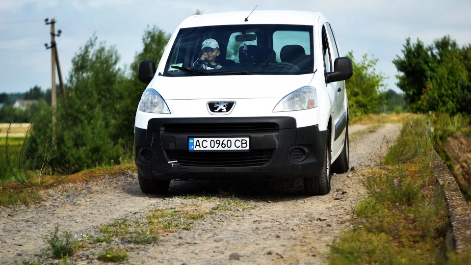 Peugeot Partner Білий лев 2