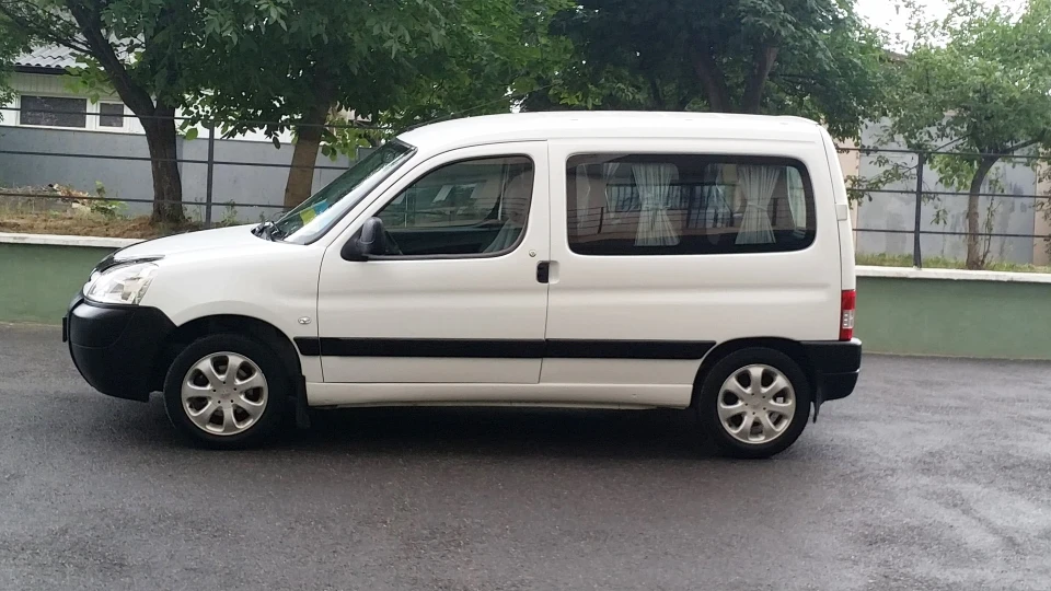 Peugeot Partner Білий Льва 1.6 HDI 3