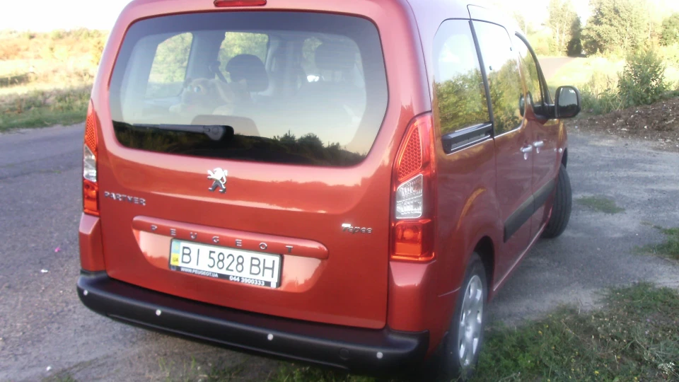 Peugeot Partner червоний металік 1.6I газ 2