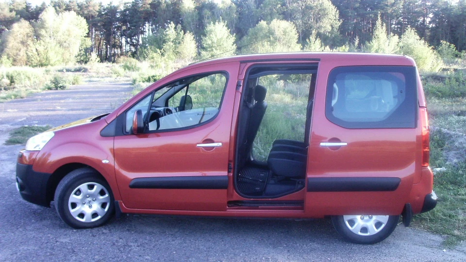 Peugeot Partner червоний металік 1.6I газ 4