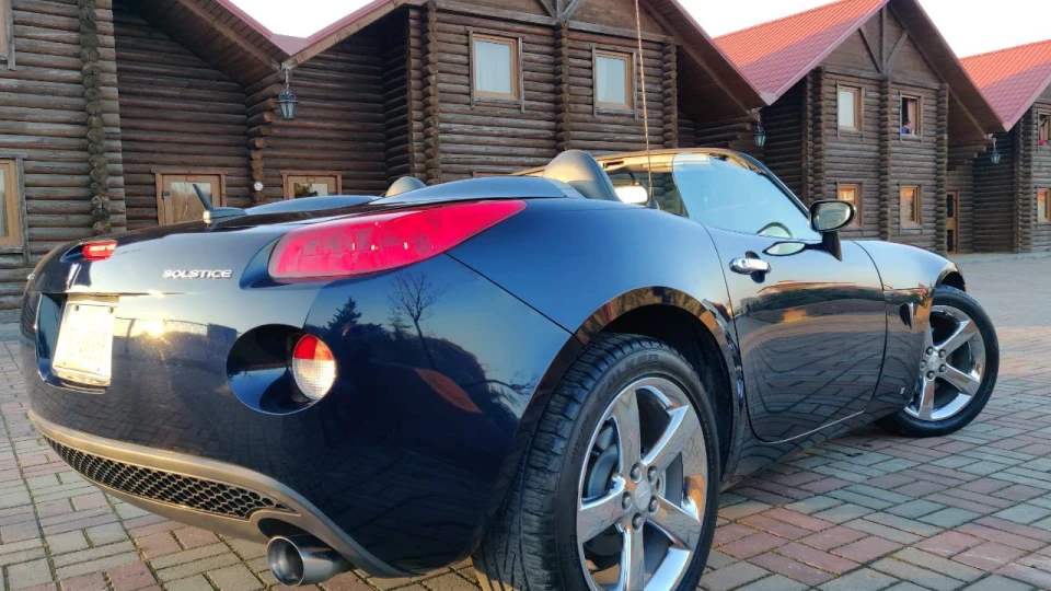 Pontiac Solstice 2
