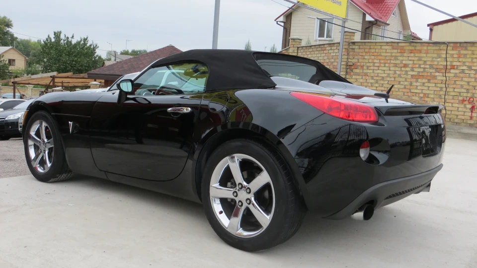 Pontiac Solstice 3