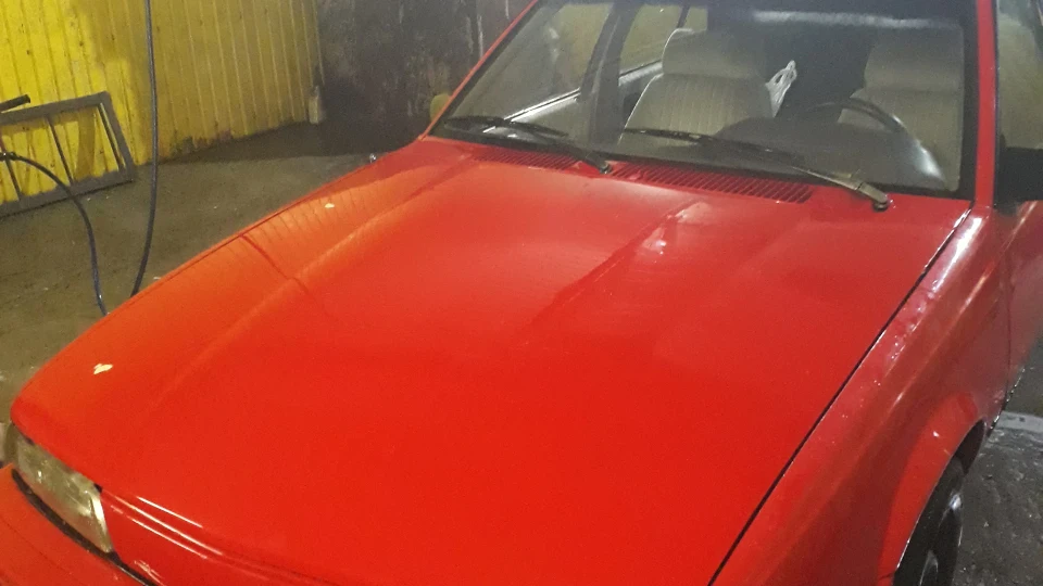 Pontiac Sunbird Червоний 2.0