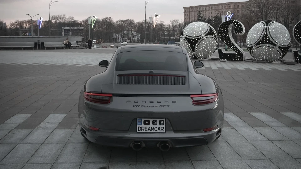 Porsche 911 GTS 3