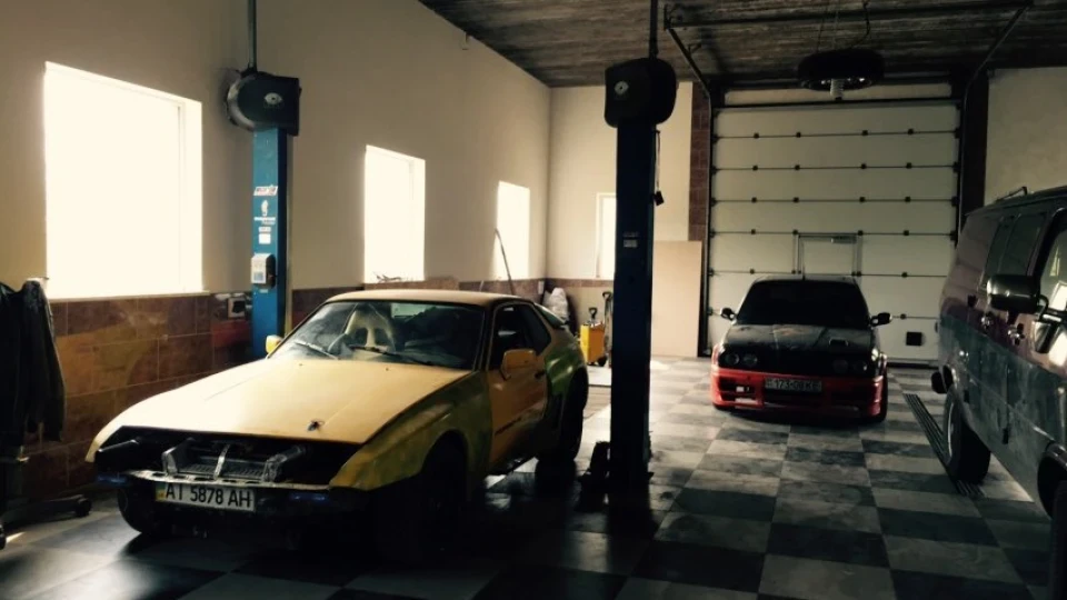 Porsche 924 2