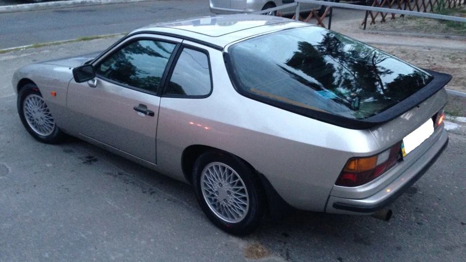 Porsche 924 ювілейна модель 3