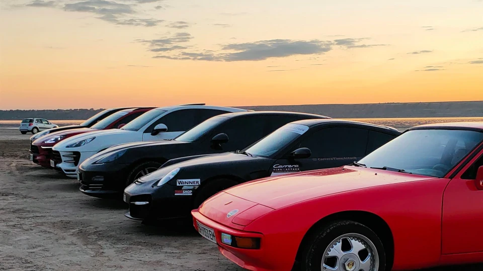 Porsche 924 targa red 2