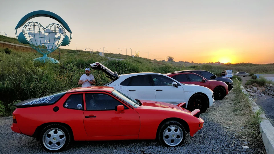 Porsche 924 targa red 3