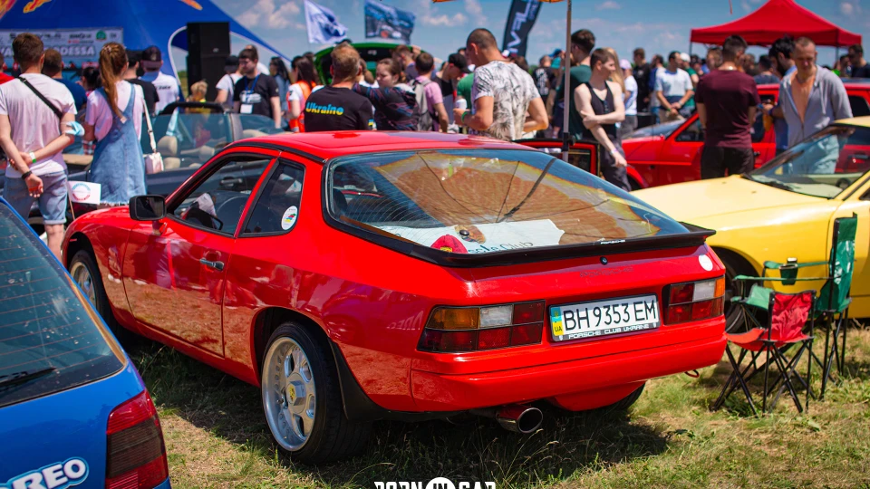 Porsche 924 targa red 5