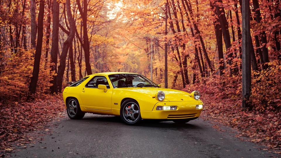 Porsche 928 S4 "Ferrari Yellow"