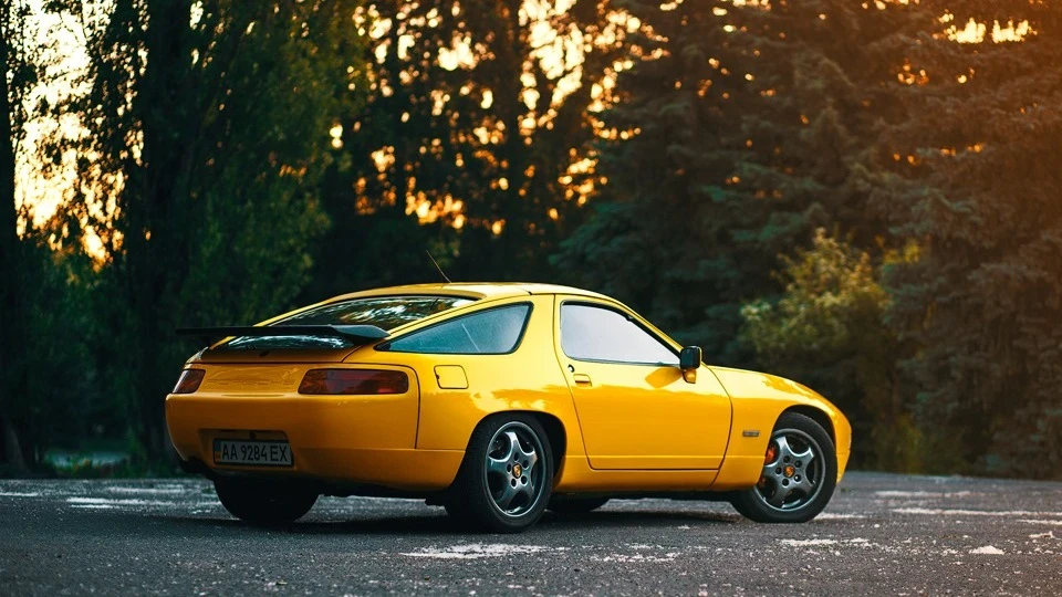 Porsche 928 S4 "Ferrari Yellow" 2