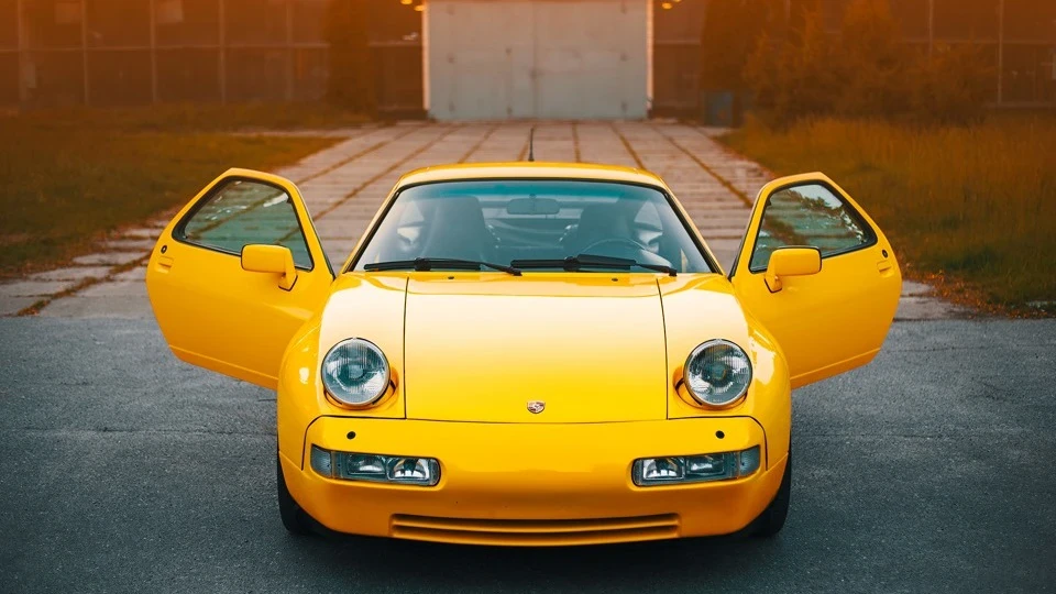 Porsche 928 S4 "Ferrari Yellow" 4