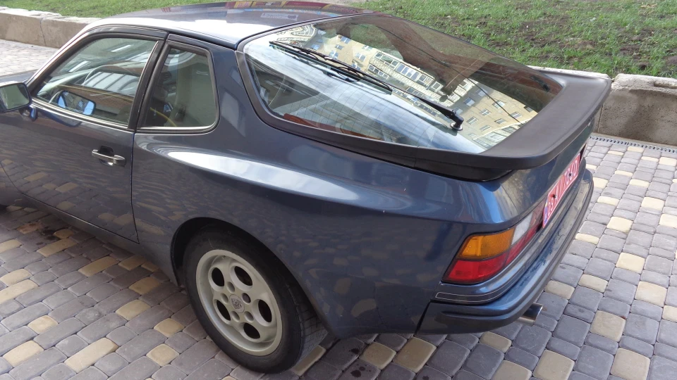 Porsche 944 3