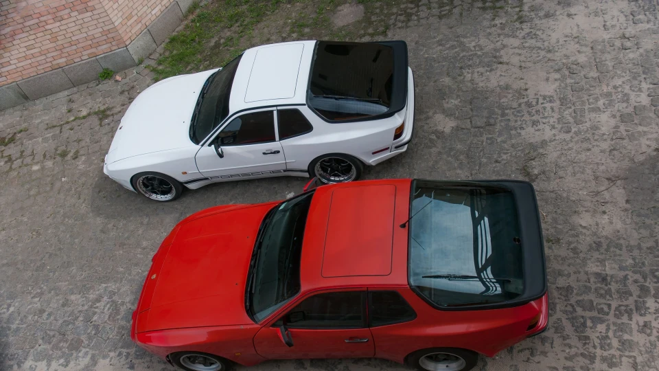 Porsche 944 2