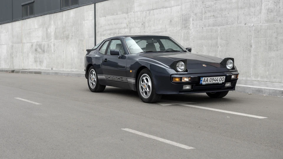 Porsche 944 2