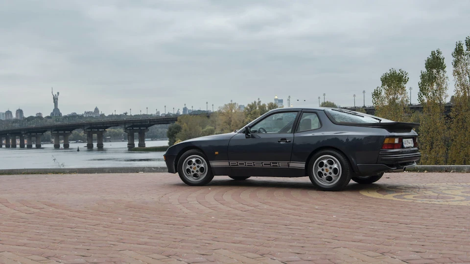 Porsche 944 3