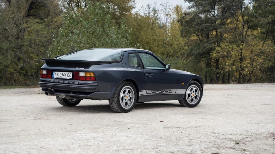 Porsche 944 4
