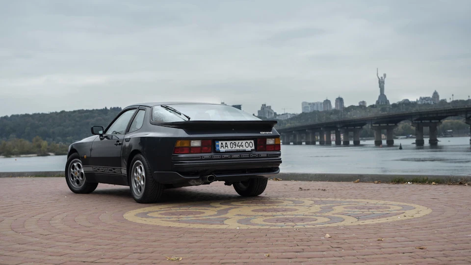 Porsche 944 5