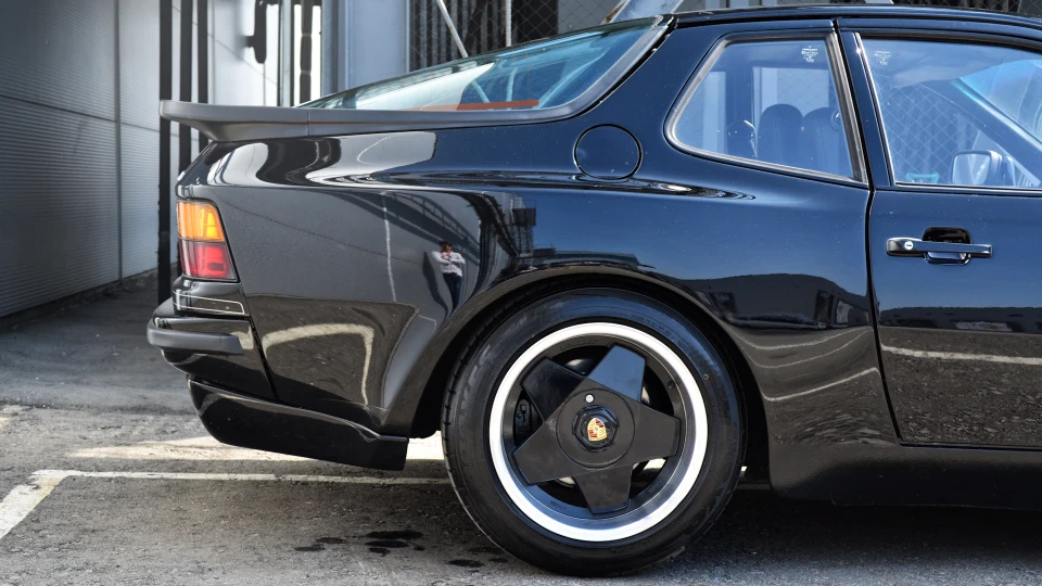 Porsche 944 2