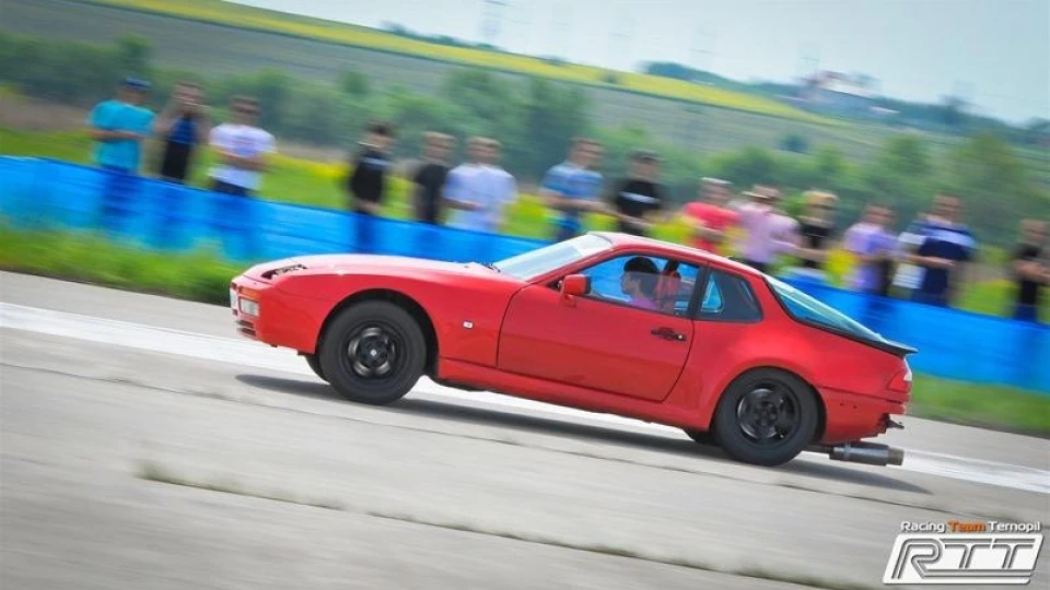 Porsche 944 2,5 TURBO 2