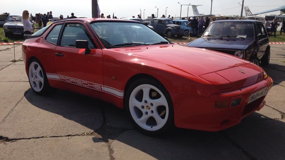 Porsche 944 California Orange 2