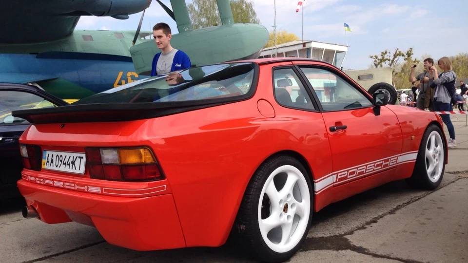 Porsche 944 California Orange 3
