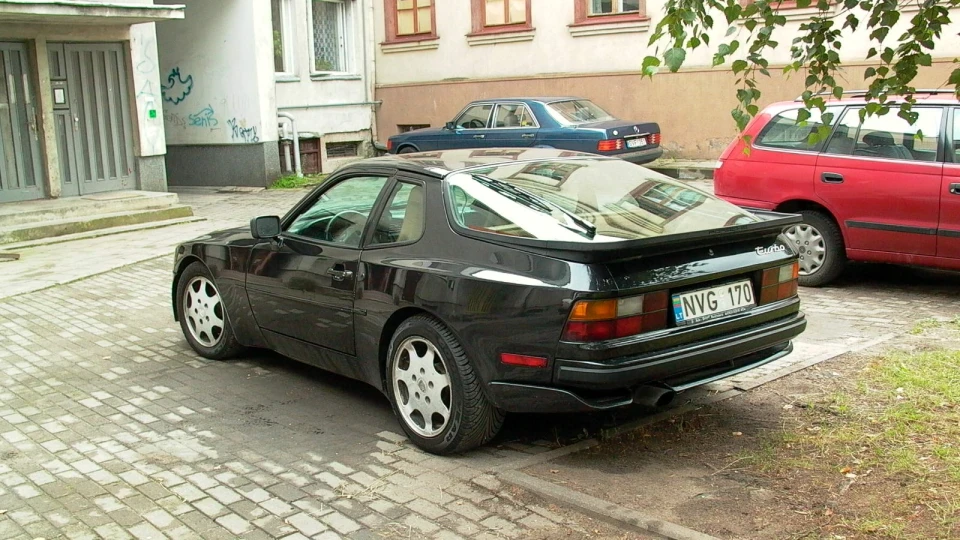 Porsche 944 TURBO 2