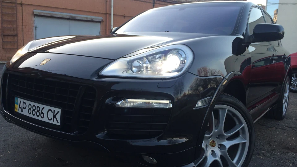 Porsche Cayenne GTS Pure Black 2