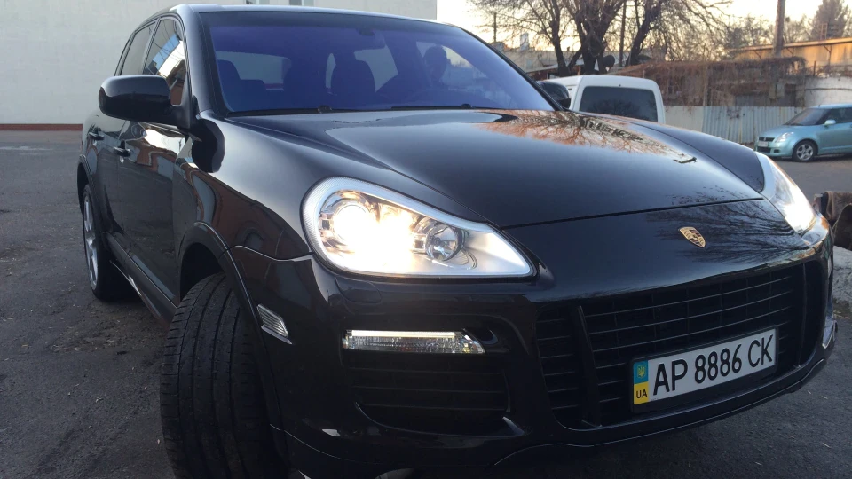 Porsche Cayenne GTS Pure Black 3