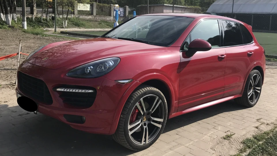 Porsche Cayenne GTS 2