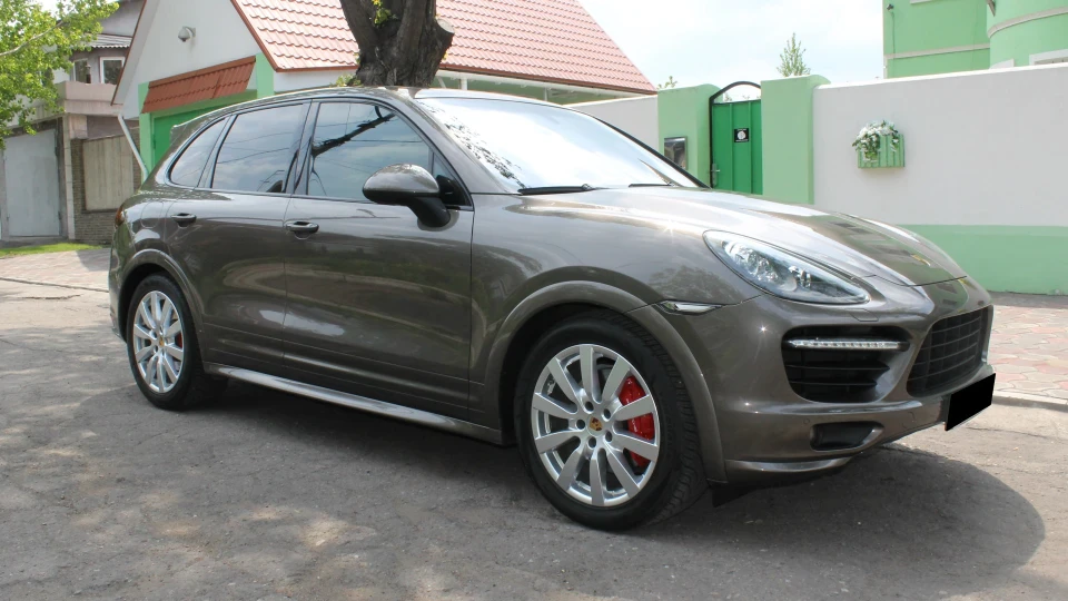 Porsche Cayenne GTS 2