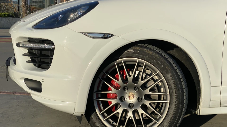 Porsche Cayenne GTS 2