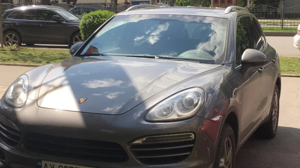 Porsche Cayenne Сірий ураган