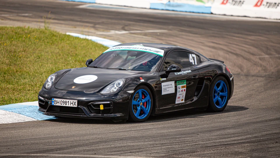 Porsche Cayman 3
