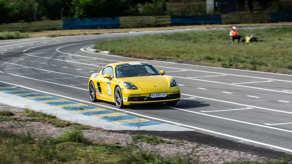 Porsche Cayman GTS 4.0 3