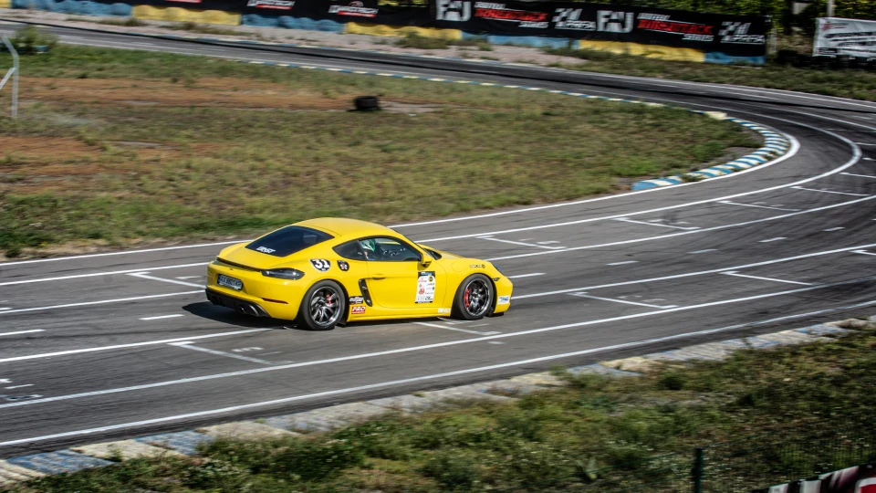 Porsche Cayman GTS 4.0 4