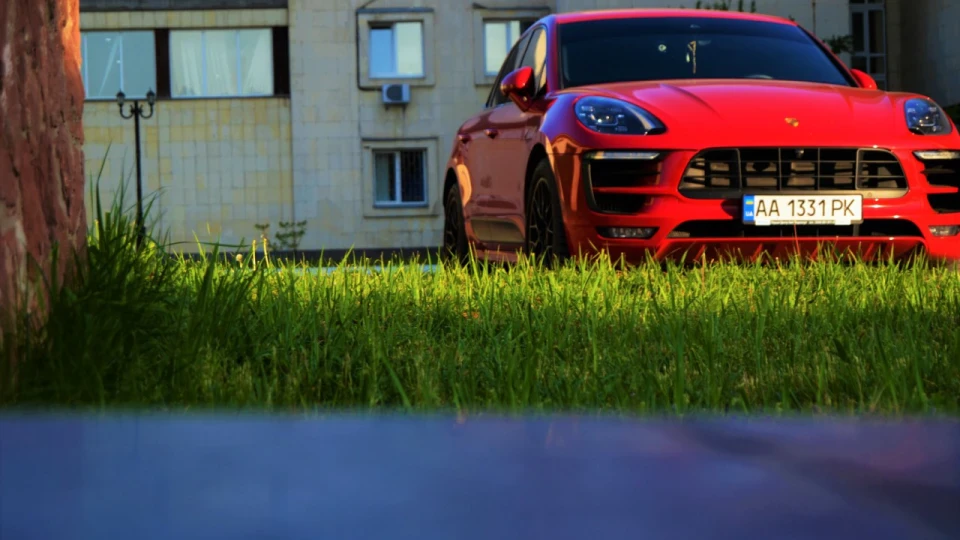 Porsche Macan ORANGE CHROME MATT 3