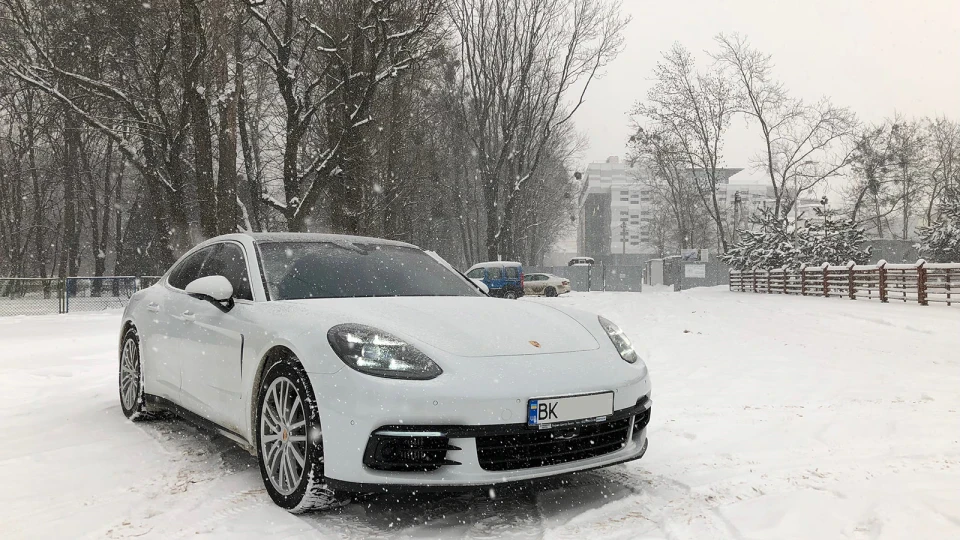 Porsche Panamera 4