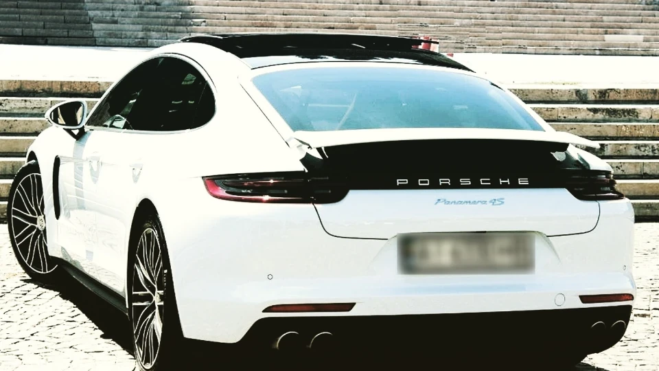 Porsche Panamera 4S 5