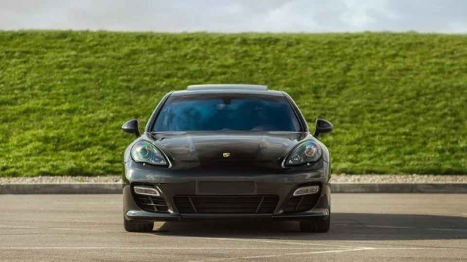 Porsche Para Black Fury 2