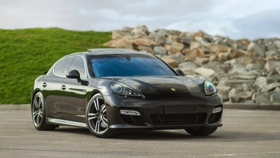 Porsche Para Black Fury 3