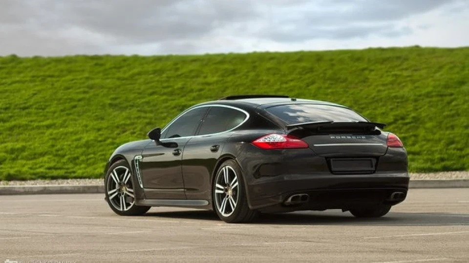 Porsche Para Black Fury 4