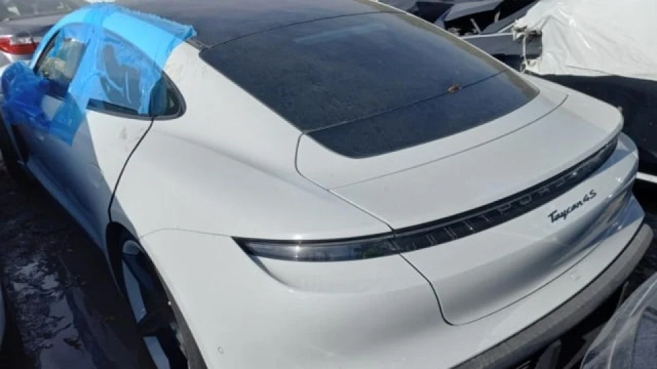 Porsche Taycan 4S White perl