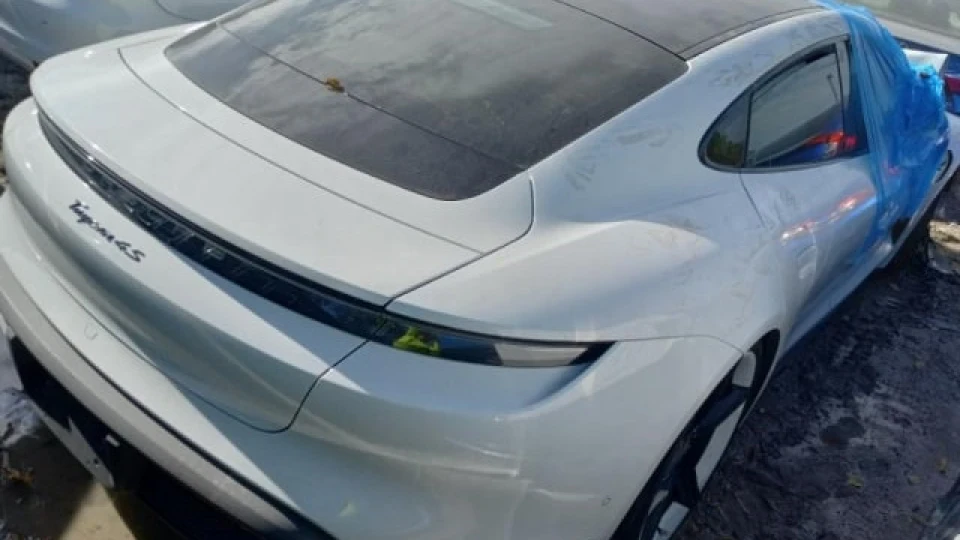 Porsche Taycan 4S White perl 3