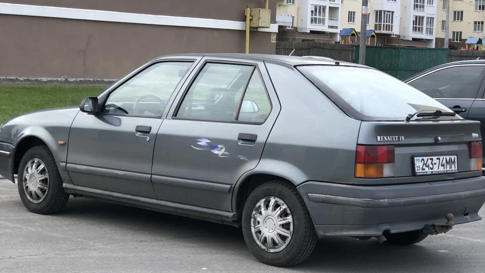 Renault 19