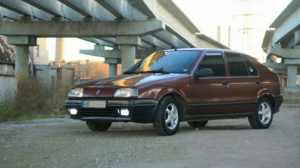 Renault 19
