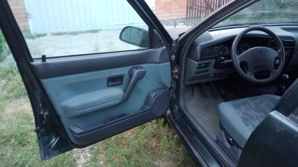 Renault 19 Ｇｒｅｅｎ　Ｔｏａｄ 4