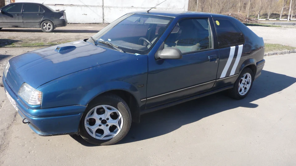 Renault 19 1.8 Blue Dragon 2