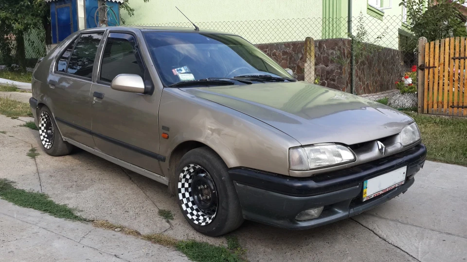 Renault 19 1.8i RT rally-car
