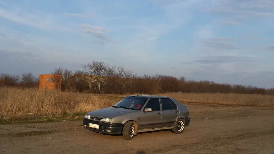Renault 19 1.8i RT rally-car 2